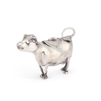 Lot 317 - A 19TH CENTURY CONTINENTAL SILVER COW CREAMER