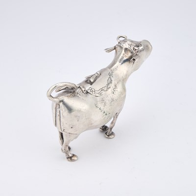 Lot 317 - A 19TH CENTURY CONTINENTAL SILVER COW CREAMER