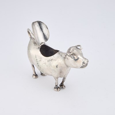 Lot 317 - A 19TH CENTURY CONTINENTAL SILVER COW CREAMER