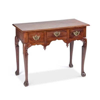 Lot 1000 - A GEORGIAN STYLE MAHOGANY SIDE TABLE