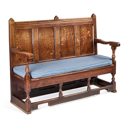 Lot 978 - AN 18TH CENTURY OAK SETTLE