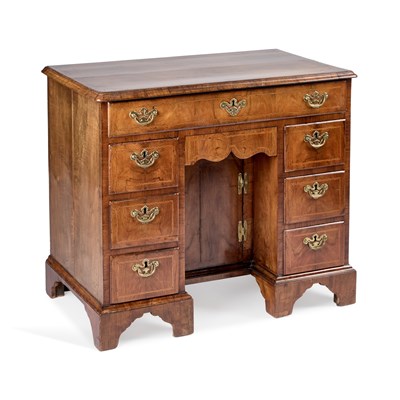 Lot 1060 - AN EARLY 18TH CENTURY WALNUT KNEEHOLE DESK