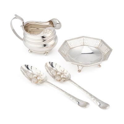 Lot 537 - A GROUP OF SILVER