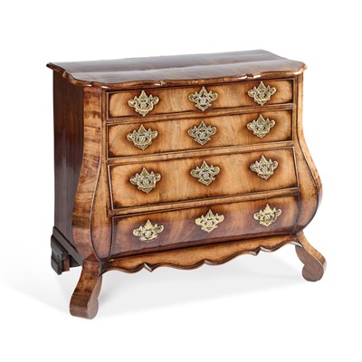 Lot 967 - AN 18TH CENTURY CONTINENTAL WALNUT BOMBÉ COMMODE