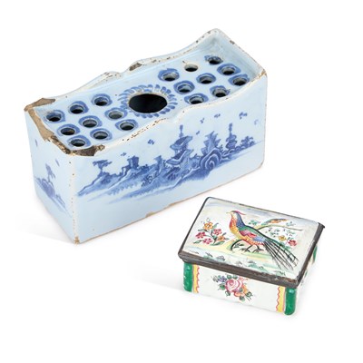 Lot 72 - AN 18TH CENTURY DELFT BLUE AND WHITE FLOWER BRICK