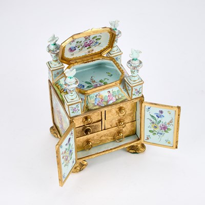 Lot 738 - A CONTINENTAL PORCELAIN TABLE CABINET