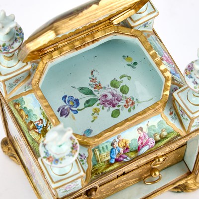 Lot 738 - A CONTINENTAL PORCELAIN TABLE CABINET