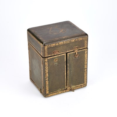 Lot 738 - A CONTINENTAL PORCELAIN TABLE CABINET