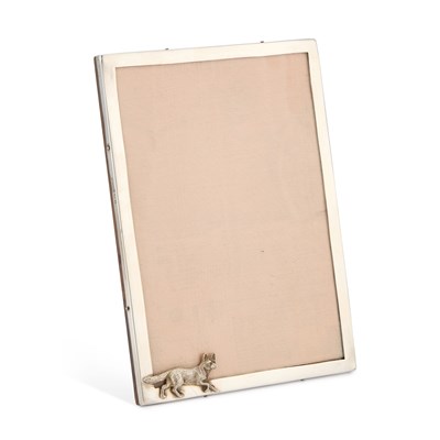 Lot 336 - A GEORGE V SILVER PHOTOGRAPH FRAME
