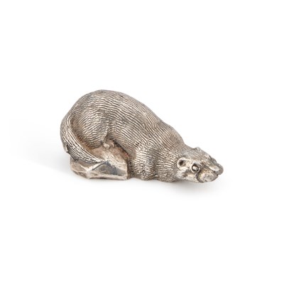 Lot 395 - A SILVER MODEL OF AN OTTER