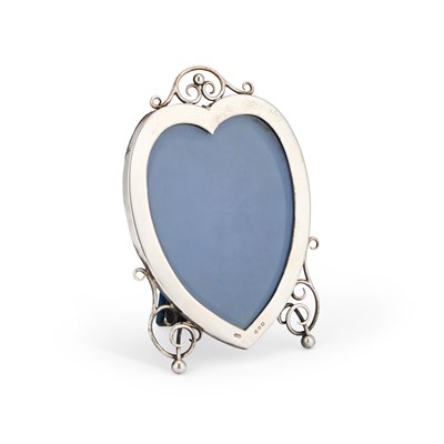 Lot 482 - A VICTORIAN SILVER PHOTOGRAPH FRAME