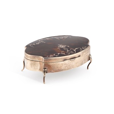 Lot 454 - A GEORGE V SILVER AND TORTOISESHELL JEWELLERY BOX