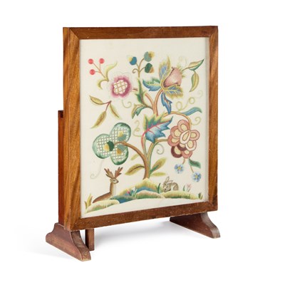 Lot 1064 - AN EARLY 20TH CENTURY NEEDLEWORK FIRESCREEN TABLE