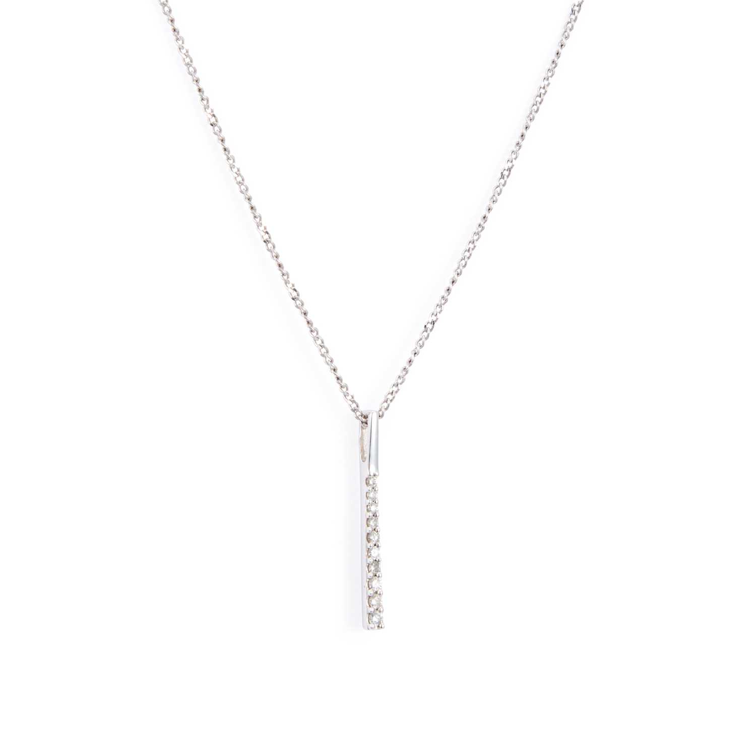 Lot 660 - A 9 CARAT WHITE GOLD DIAMOND PENDANT ON CHAIN