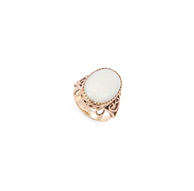 Lot 315 - AN OPAL RING