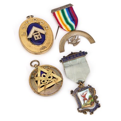 Lot 37 - A GROUP OF MASONIC JEWELS