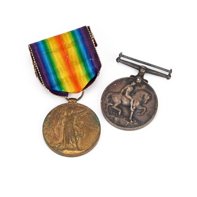 Lot 5 - A FIRST WORLD WAR MEDAL PAIR
