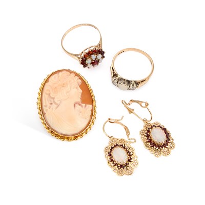 Lot 658 - TWO 9 CARAT GOLD RINGS