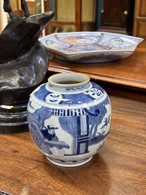 Lot 166 - A CHINESE BLUE AND WHITE PORCELAIN JAR