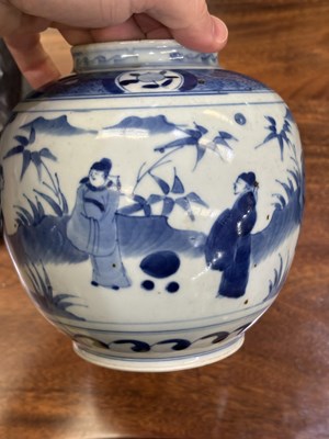 Lot 166 - A CHINESE BLUE AND WHITE PORCELAIN JAR