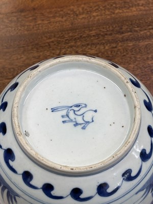 Lot 166 - A CHINESE BLUE AND WHITE PORCELAIN JAR