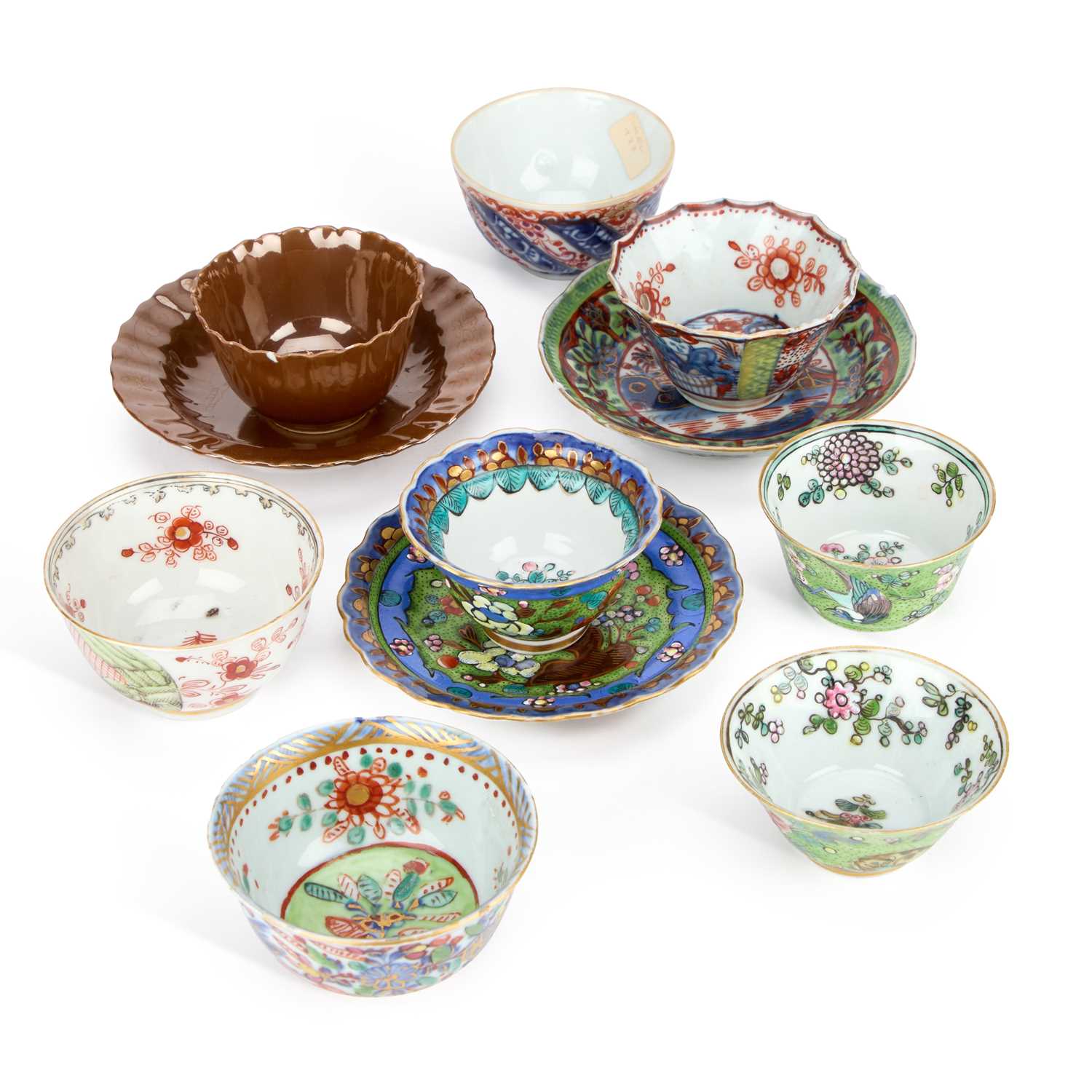 Lot 168 - A GROUP OF 18TH CENTURY AND LATER CHINESE PORCELAIN TEA BOWLS AND SAUCERS
