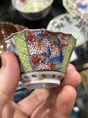 Lot 168 - A GROUP OF 18TH CENTURY AND LATER CHINESE PORCELAIN TEA BOWLS AND SAUCERS