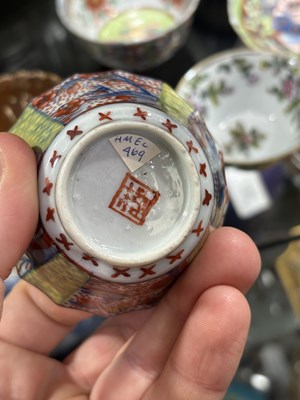 Lot 168 - A GROUP OF 18TH CENTURY AND LATER CHINESE PORCELAIN TEA BOWLS AND SAUCERS