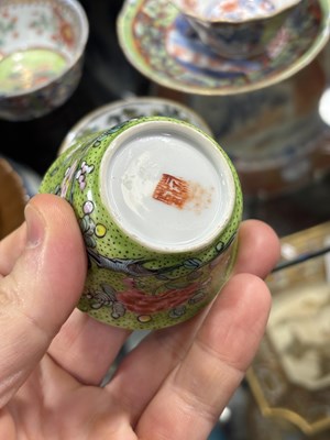 Lot 168 - A GROUP OF 18TH CENTURY AND LATER CHINESE PORCELAIN TEA BOWLS AND SAUCERS