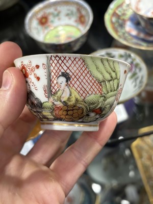 Lot 168 - A GROUP OF 18TH CENTURY AND LATER CHINESE PORCELAIN TEA BOWLS AND SAUCERS