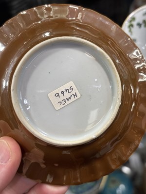 Lot 168 - A GROUP OF 18TH CENTURY AND LATER CHINESE PORCELAIN TEA BOWLS AND SAUCERS