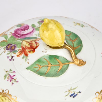 Lot 77 - A VIENNA PORCELAIN TUREEN AND COVER