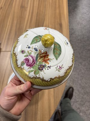 Lot 77 - A VIENNA PORCELAIN TUREEN AND COVER