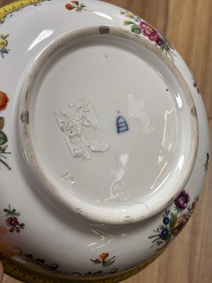 Lot 77 - A VIENNA PORCELAIN TUREEN AND COVER