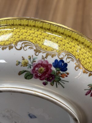 Lot 77 - A VIENNA PORCELAIN TUREEN AND COVER