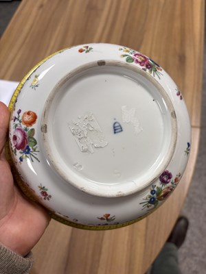 Lot 77 - A VIENNA PORCELAIN TUREEN AND COVER