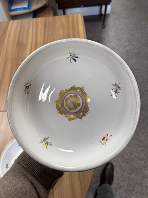 Lot 77 - A VIENNA PORCELAIN TUREEN AND COVER