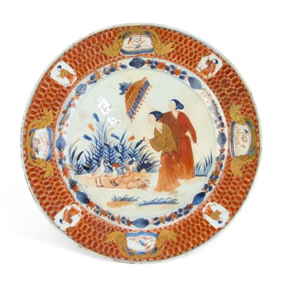 Lot 175 - AN 18TH CENTURY CHINESE EXPORT 'DAMES AU PARASOL' PLATE