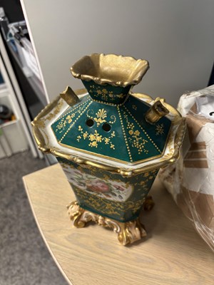 Lot 66 - A PAIR OF PARIS PORCELAIN POTPOURRI VASES AND COVERS