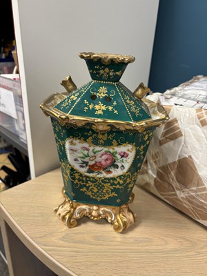 Lot 66 - A PAIR OF PARIS PORCELAIN POTPOURRI VASES AND COVERS