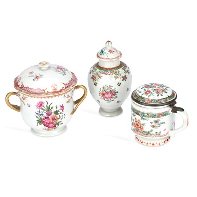 Lot 170 - THREE PIECES OF CHINESE PORCELAIN