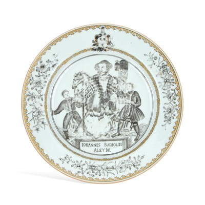 Lot 128 - A CHINESE GRISAILLE AND GILT PORCELAIN EUROPEAN-SUBJECT PLATE