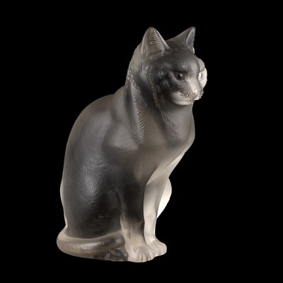 Lot 61 - RENÉ LALIQUE (FRENCH, 1860–1945), A RARE 'CHAT ASSIS' SCULPTURE