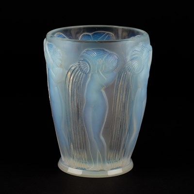 Lot 57 - RENÉ LALIQUE (FRENCH, 1860–1945), A 'DANAÏDES' VASE