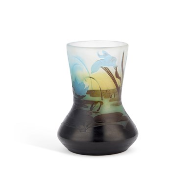 Lot 63 - ÉMILE GALLÉ (FRENCH, 1846–1904), AN AQUATIC CAMEO GLASS VASE