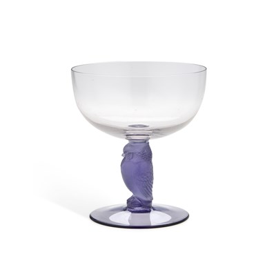 Lot 59 - RENÉ LALIQUE (FRENCH, 1860-1945), A RARE 'RAPACE' CHAMPAGNE COUPE