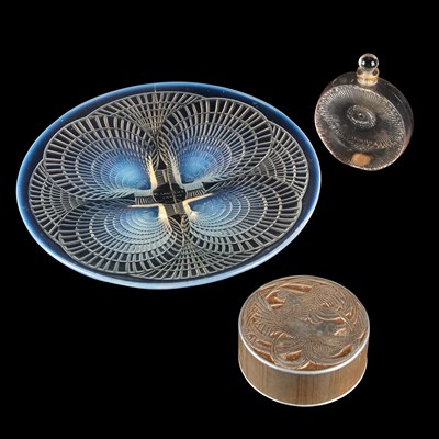Lot 22 - RENÉ LALIQUE (FRENCH, 1860–1945), A 'COQUILLES' PLATE
