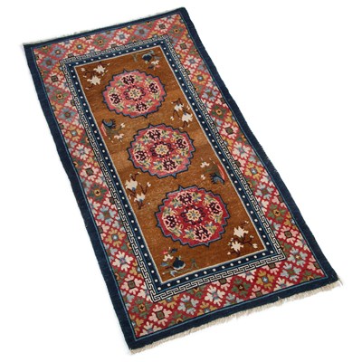 Lot 934 - A TIBETAN CHINESE RUG
