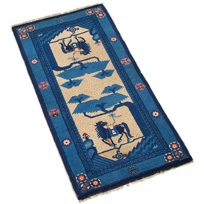 Lot 917 - A CHINESE BAOTOU RUG
