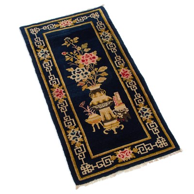 Lot 915 - A CHINESE BAOTOU RUG